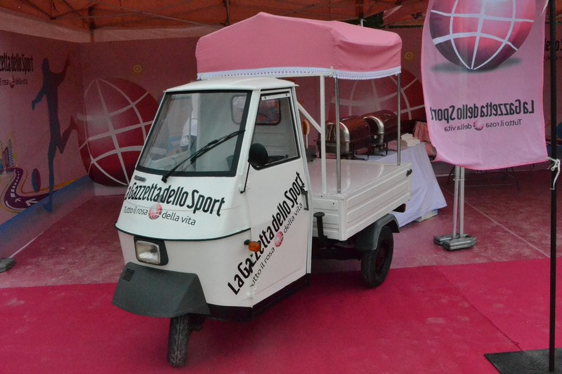 Ape car multifuction cart hot Dog Cart, cotton candy, ice cream... rental in Milan Italy